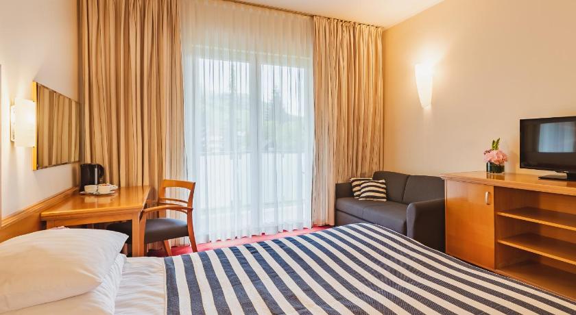 Image of 1 King Bed or 2 Twin Beds, Non-Smoking 5