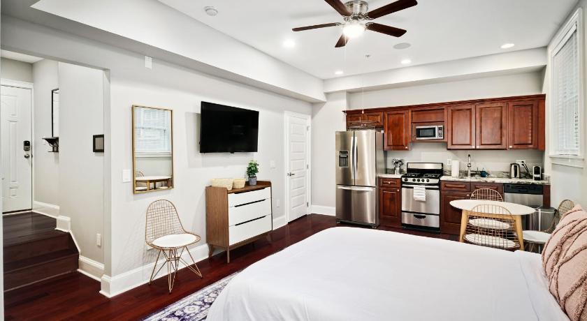 Bright Private Studio On Philly S Chestnut Ave Apartment