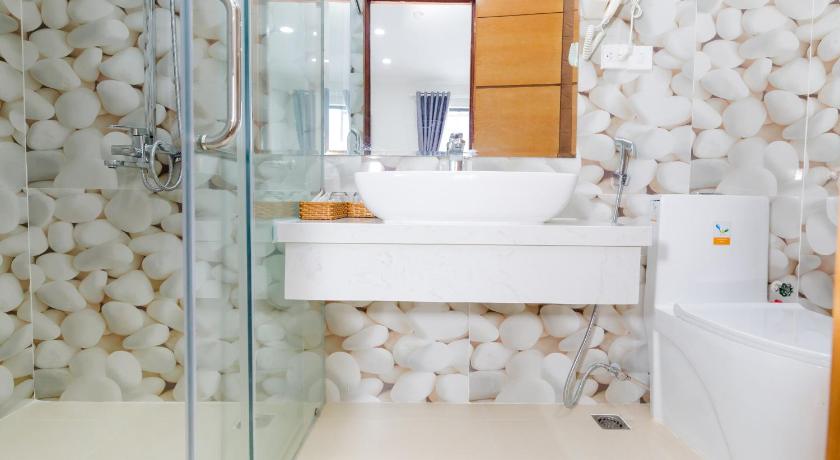 a bathroom with a tub, sink and mirror, Mai Hotel in Ho Chi Minh City