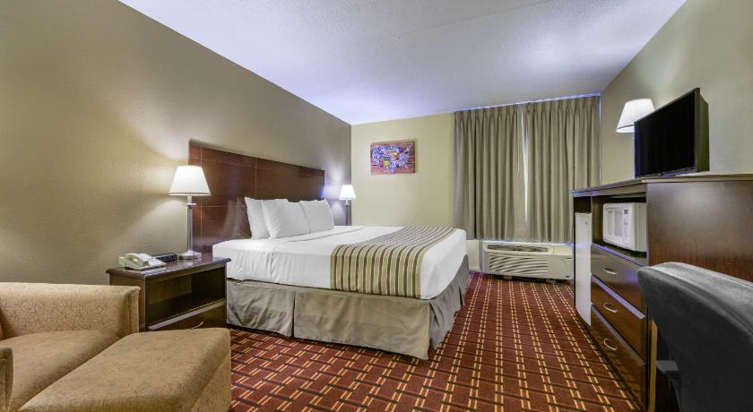 Econo Lodge Inn & Suites Triadelphia - Wheeling