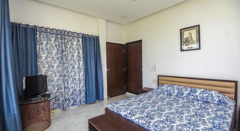 Download Family Vacay In Green Settings Kushal Dev Aangan, New Pula ...