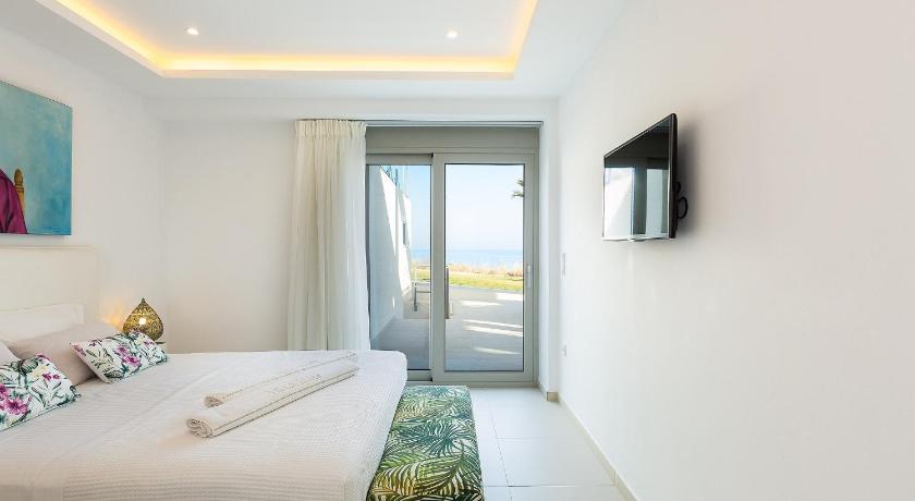 Elias Seafront Luxury Villa - image 13