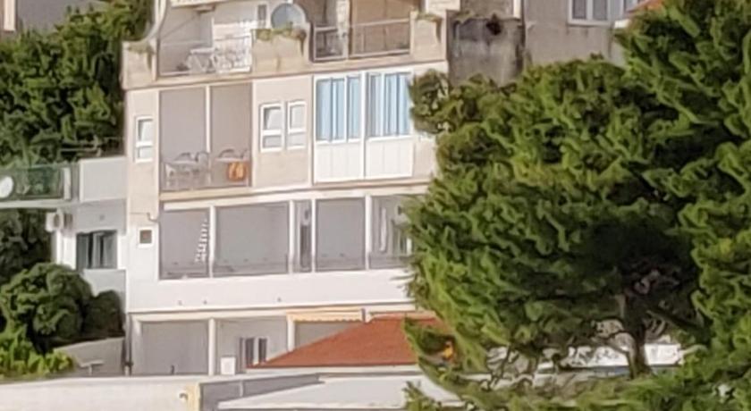 Apartments Malina — Hotel in Tucepi