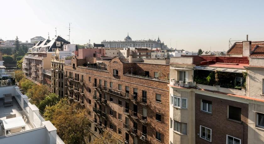 Plaza Espana Skyline