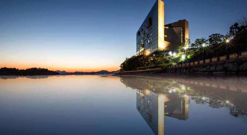 Hidden Bay Hotel. photo