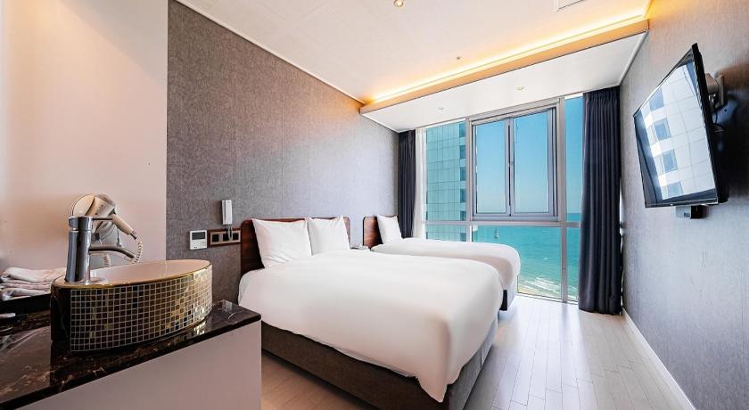 Image of Standard Twin Ocean View 3