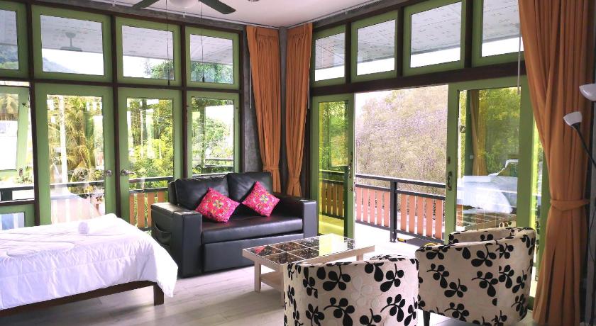Image of Superior Suite - Sea View & Balcony 5