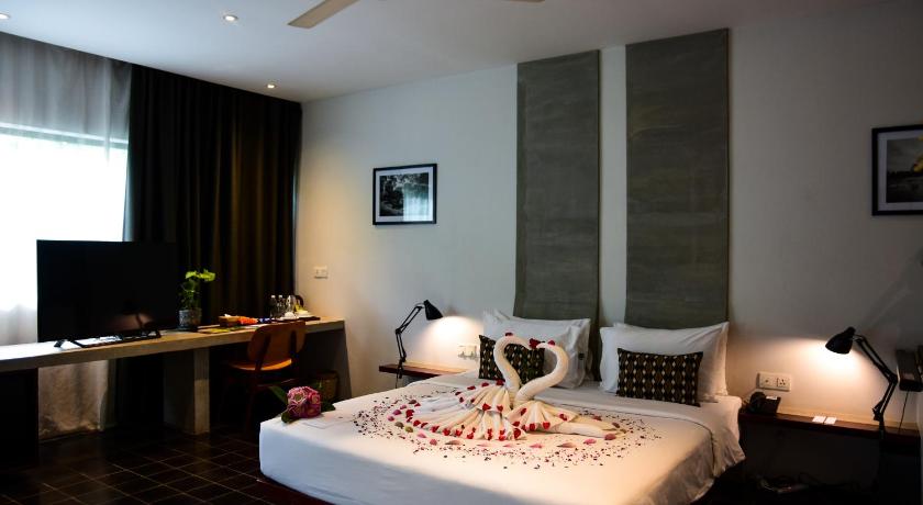 Image of Deluxe Suite with King Bed 4