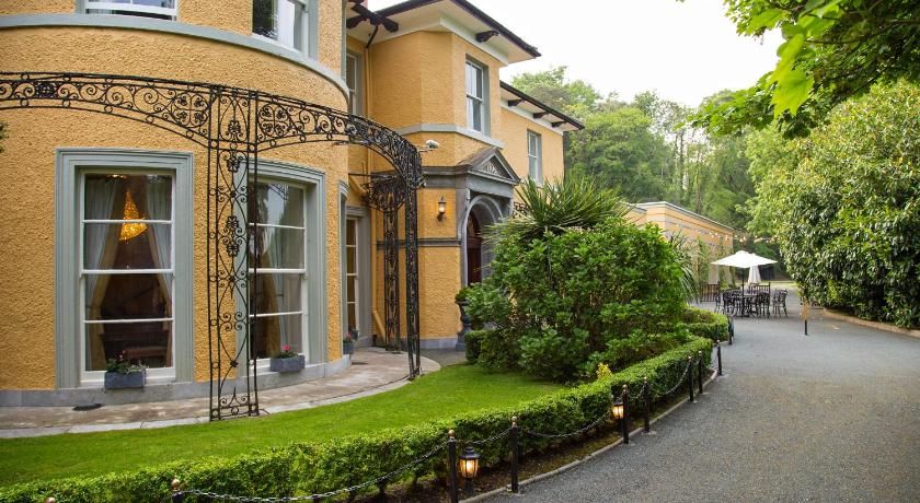 Cork's Vienna Woods Hotel & Villas