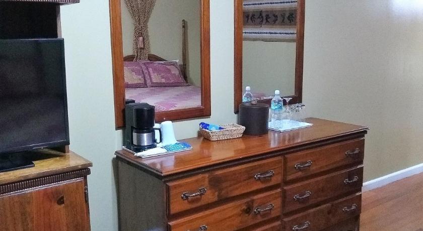 Deluxe Colonial Queen Room - 2 Queen Beds (Verandah Access) attēls 8