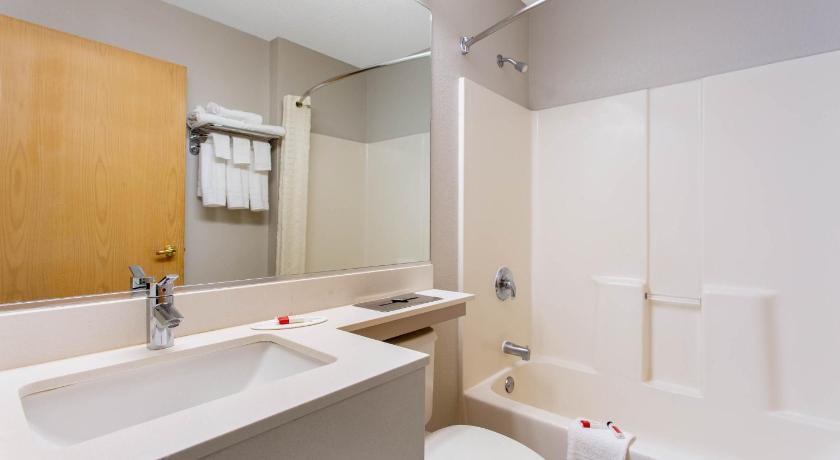 Microtel Inn & Suites by Wyndham Philadelphia Airport