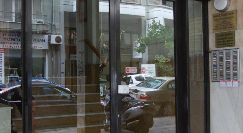 Safe quiet rooms in apartment close to metro station and walk Acropolis photo