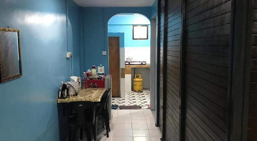 Image of Queen Studio 3