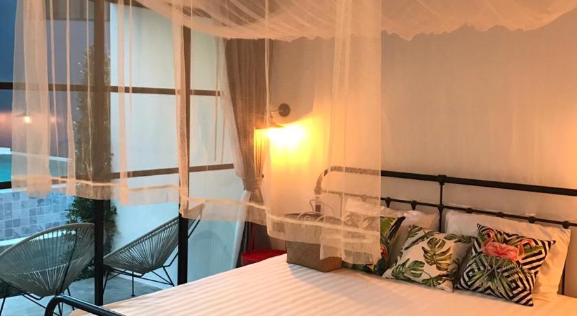 Image of Pool Side Room 8
