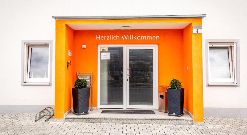 Boardinghaus Modern Living photo