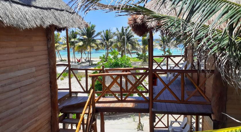 Palmeras de Mahahual Cabanas — Hotel in Mahahual