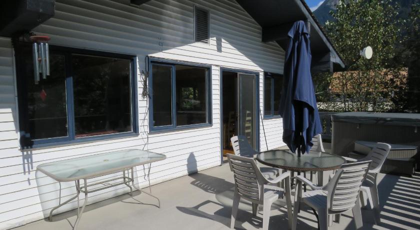 Bear Valley Guesthouse photo