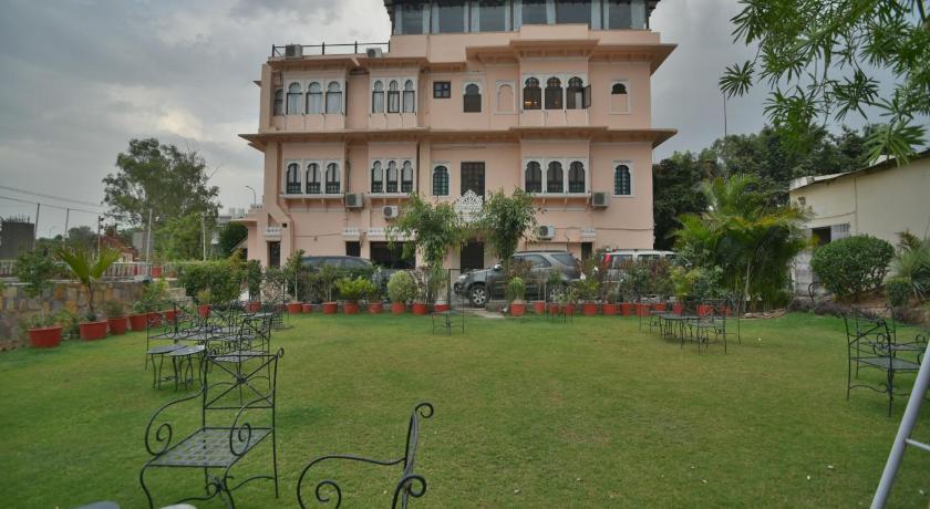 INDER PRAKASH LAKE FACING BOUTIQUE HOTEL