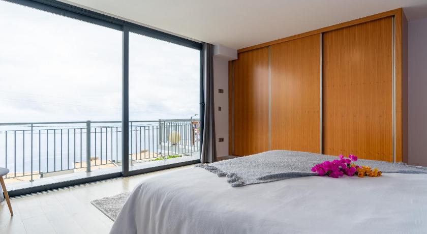Peaceful apartment with views to the  ocean photo