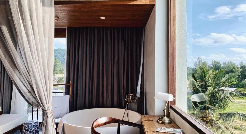 Image of Grand Deluxe with Bathtub 12