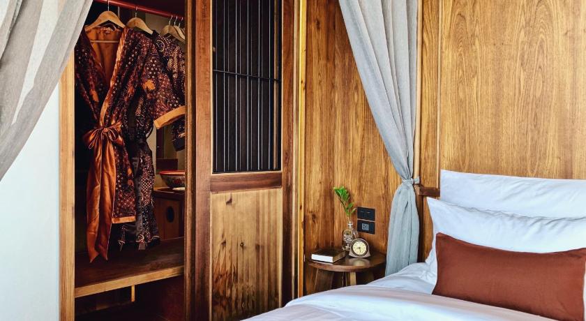 Image of Grand Deluxe with Bathtub 7