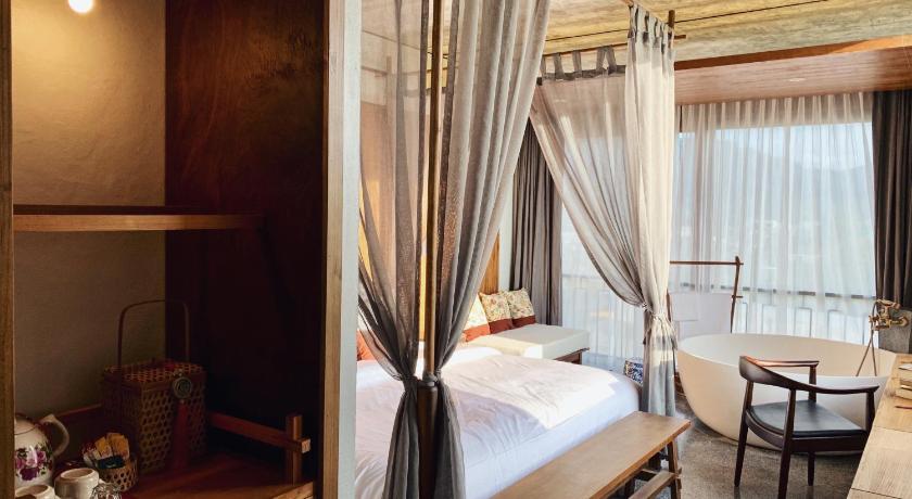 Image of Grand Deluxe with Bathtub 5