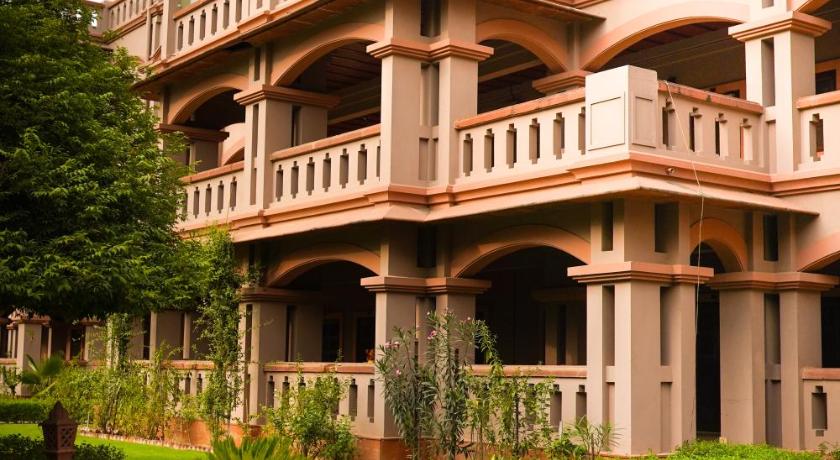 MVT Guesthouse & Restaurant – Vrindavan, NC