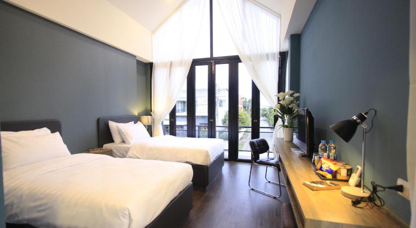 The NicheHome Waterside Living photo