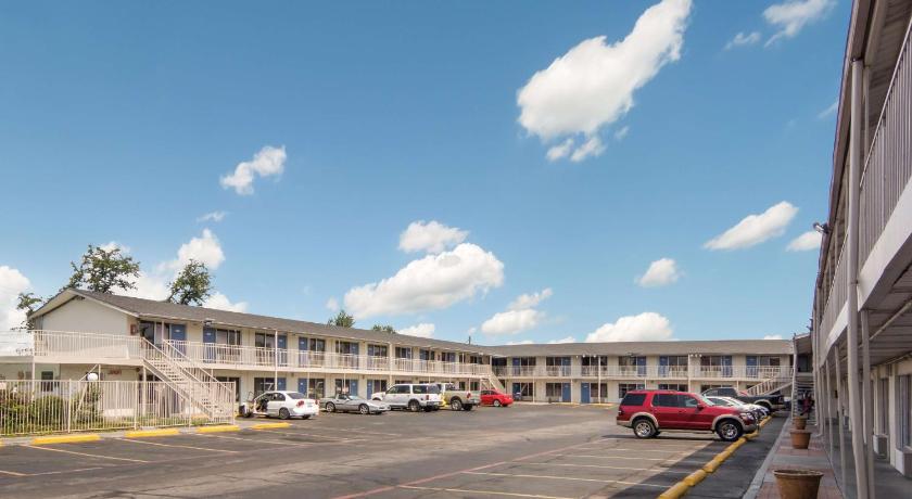 Motel 6-Fort Worth, TX - Seminary