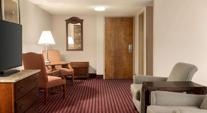 Image of 1 King Bed Deluxe Studio Suite Smoke Free 9