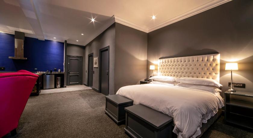 Image of Superior Suite 4