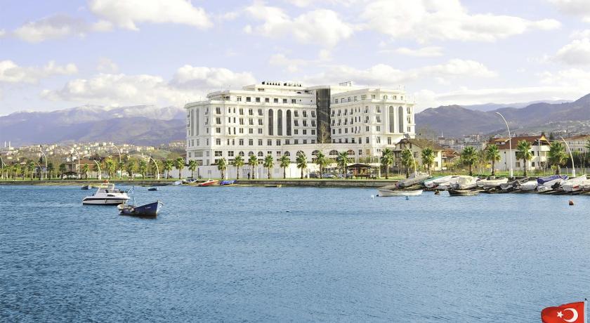 Wellborn Luxury Hotel photo