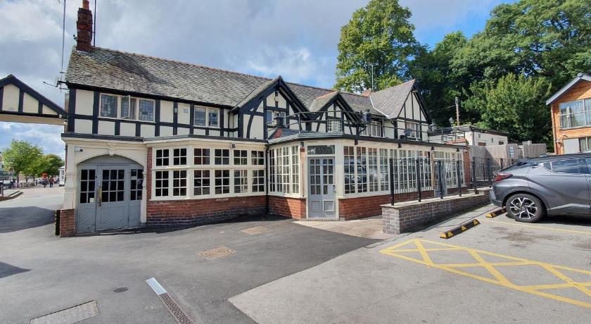 The Boathouse Inn & Riverside Rooms