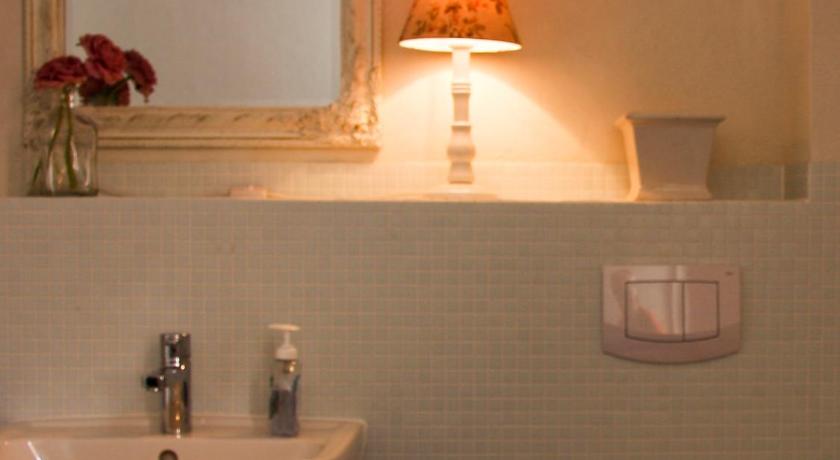 Hotel Lili Marleen photo