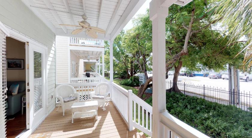 a patio view of a patio with a view of the ocean, Hemingway Hideaway in Key West (FL)