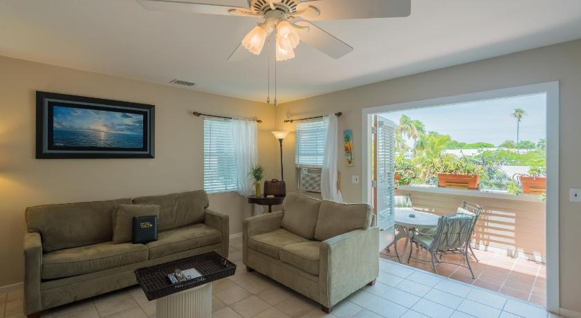 a living room filled with furniture and a window, Casa Bonita @ Duval Square R1 in Key West (FL)