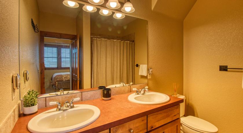 Kicking Horse Hideaway & Retreat photo