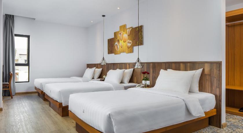 Image of Executive Triple Room 3
