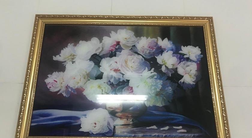 a painting of a woman holding a bouquet of flowers, Thanh Binh Hotel in Ha Tinh
