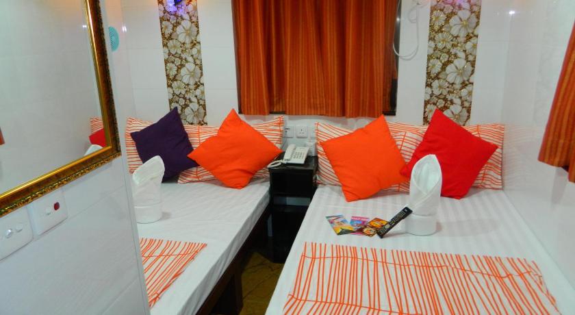 Image of Family Room With 2 Double Beds 2