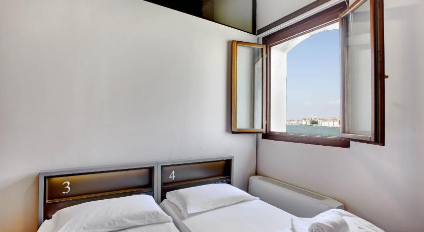 Image of Family Room with Private Bathroom 9