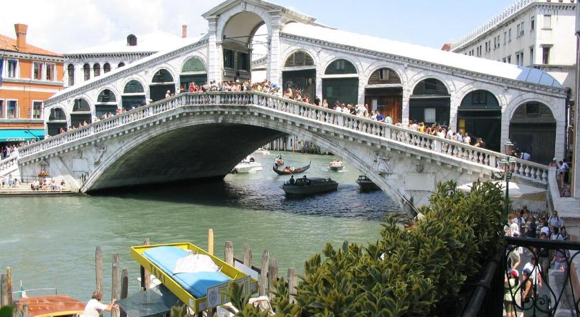 Hotel Rialto photo