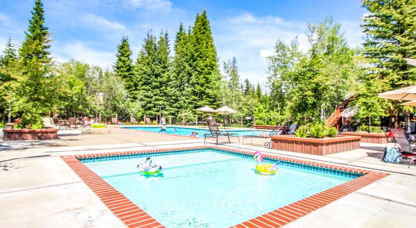 Hunter's Lodge photo