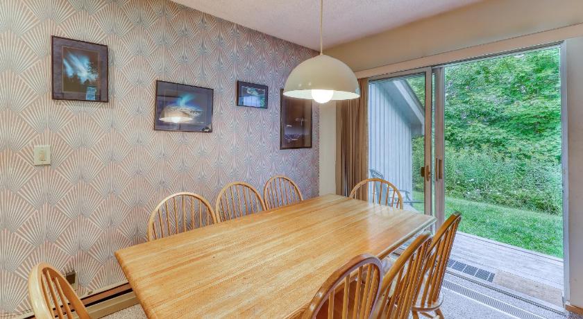 The Woods: Townhouse-F3 photo
