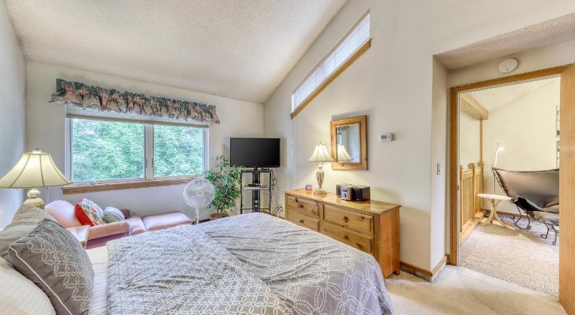 The Woods: Townhouse-F3 photo