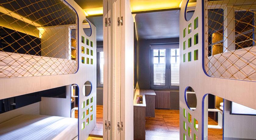 CUBE Family Boutique Capsule Hotel @ Chinatown photo