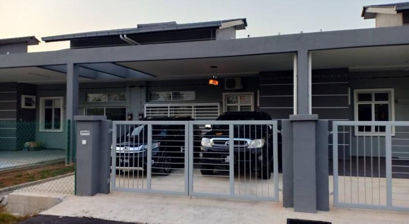 Ana Homestay Ayer Keroh Melaka — Hotel in Malacca