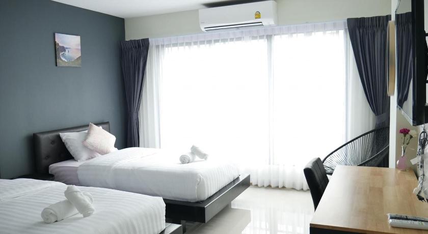 Bangkok Thanks​Pama​ 3-Star Hotel pool