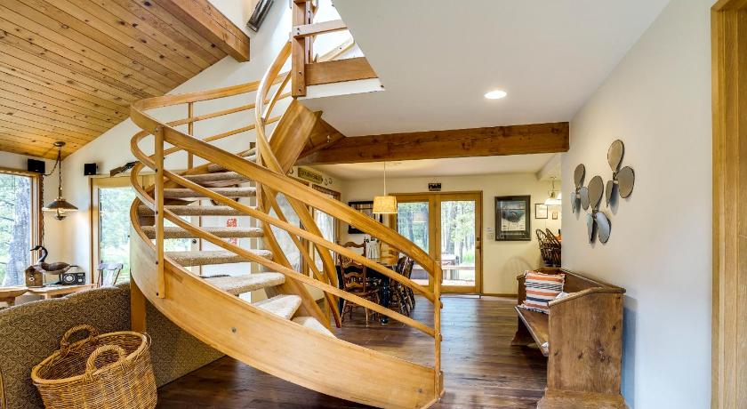 Golden Eagle Lane 17 | Discover Sunriver photo