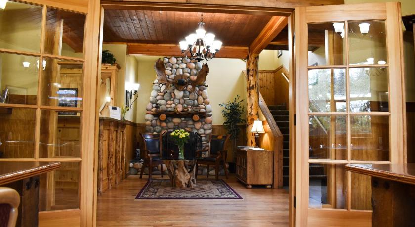 Exit Glacier Lodge photo